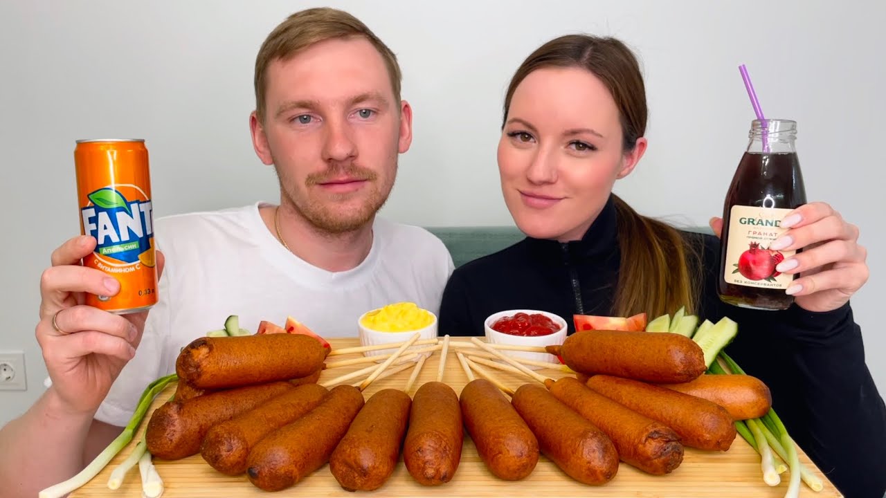 МУКБАНГ КОРН ДОГИ ОБЗОР ПОСЫЛКИ Любимый Василек распаковка ответы на вопросы MUKBANG CORN DOGS