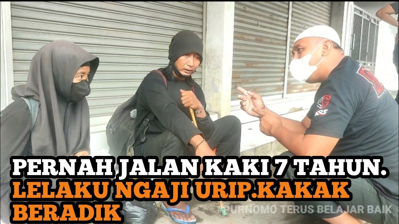 KAKAK BERADIK 7 TAHUN PAKAIAN SERBA HITAM  JALAN KAKI UNTUK BISA MEMILIKI ILMU