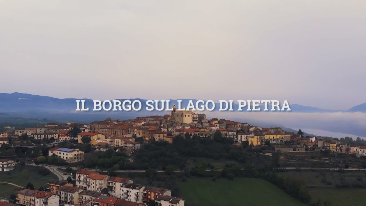 Spinoso, il borgo sul Lago di Pietra