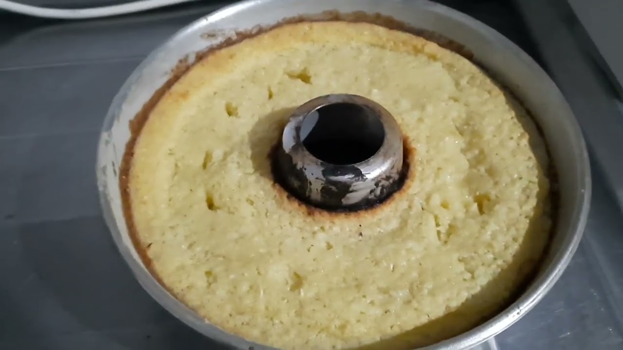 bolo de macaxeira no fogareiro de carvão