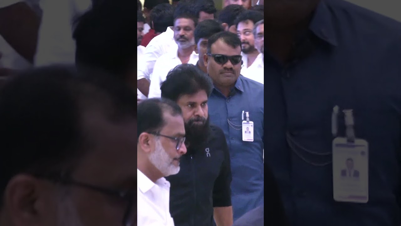 JanaSena Chief Sri #PawanKalyan Grand Entry || జనసేన ఉద్యమి ఆత్మీయ సమావేశం || Mangalagiri