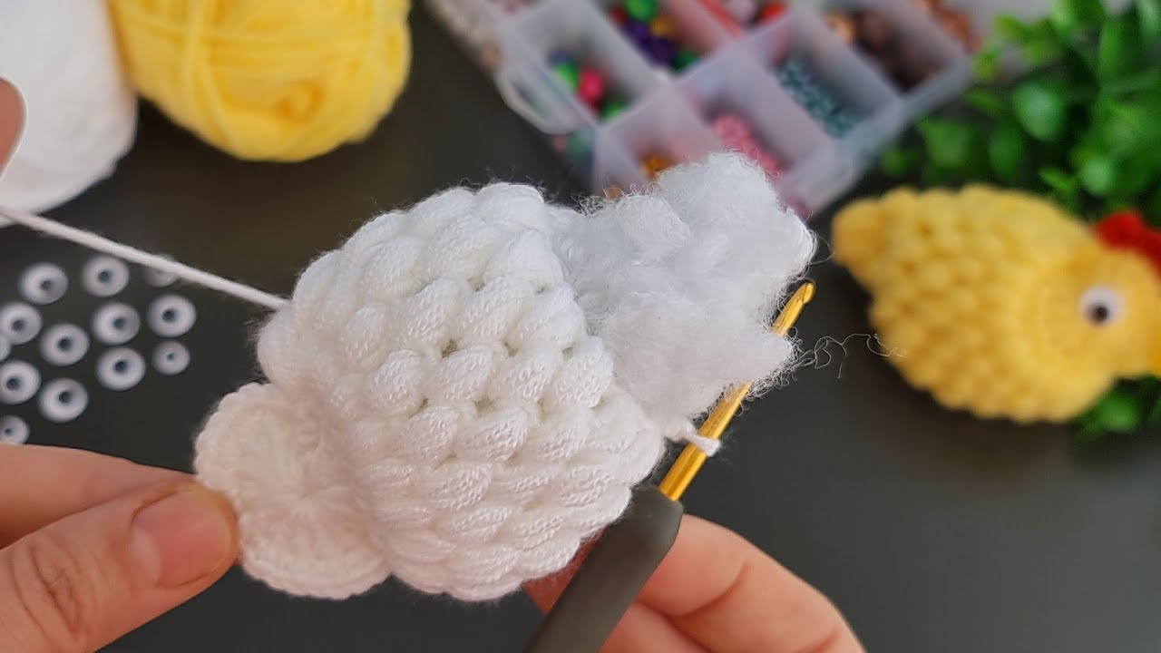 Cute chickens!!🐣 very easy pouf pouf crochet chicken keychain making.#crochet #knitting #diy