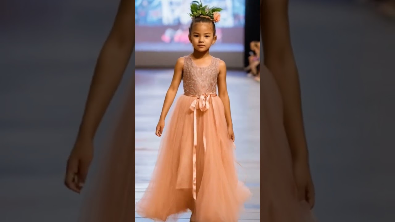 Little baby walking show 😻 #danseenfant #danseuse #fashionevent #babyfashion #baby #modeafricaine