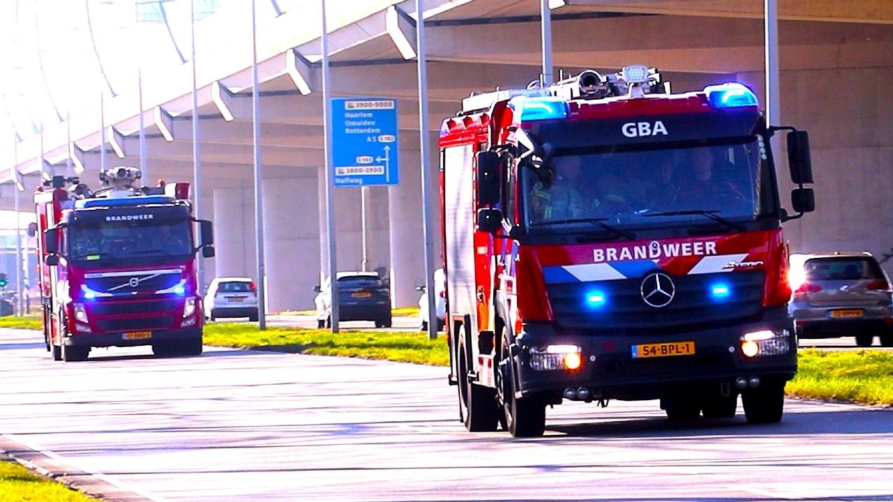 [Grote Brand] Brandweer, Ambulance en Politie met spoed in Amsterdam