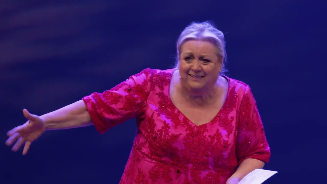 Een paars met gele envelop, 3 keer prikken en iets met een vergiet... | Theatershow Hoe Dan?!