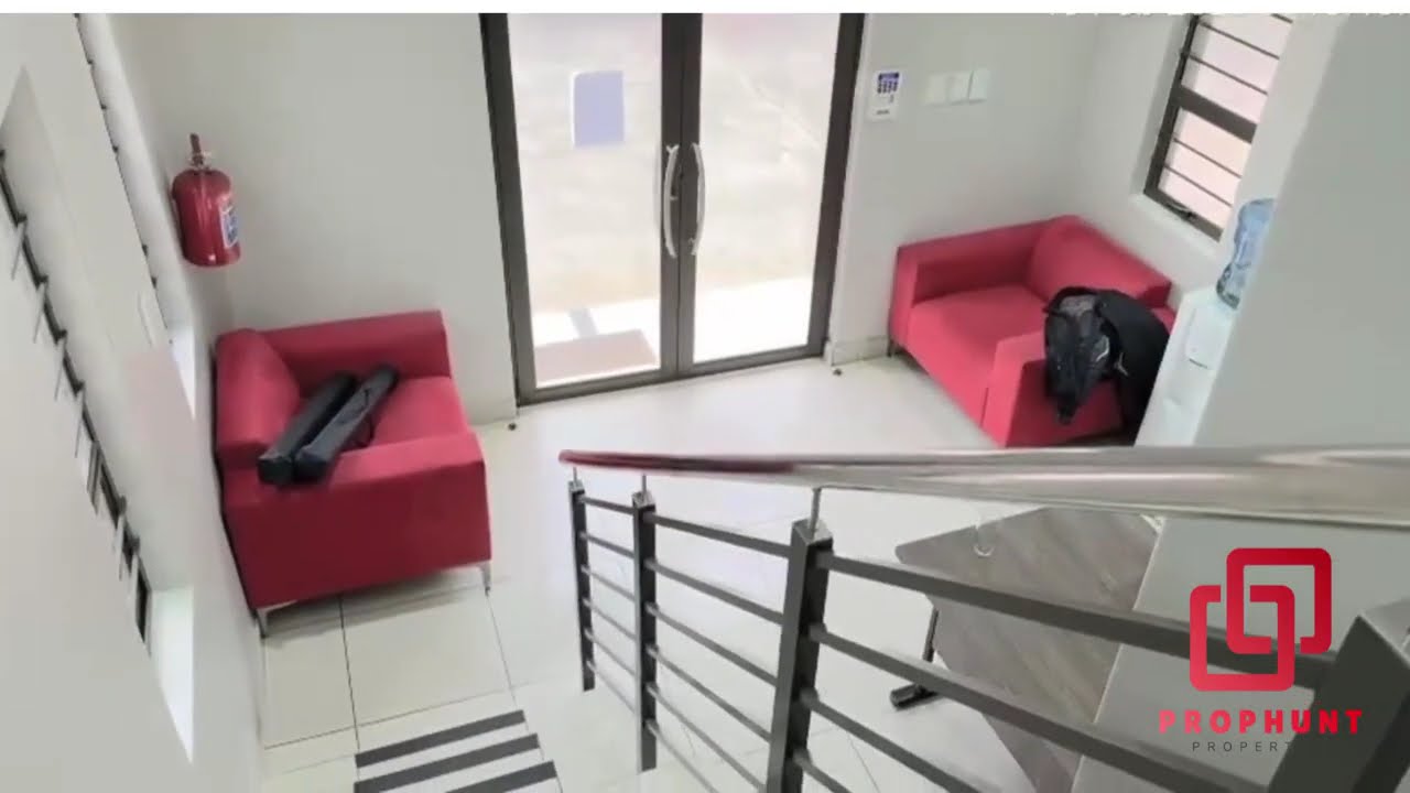 This exclusive 385m2 warehouse and office space, strategically located in Riverhorse Valley,