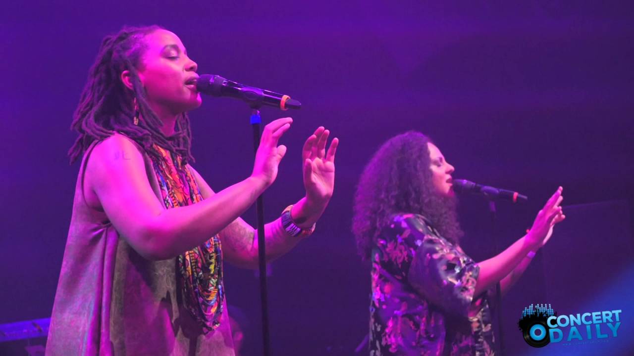 Floetry performs 