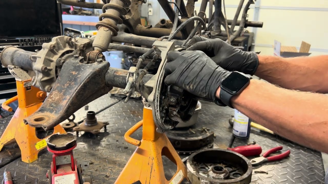 Honda Fourtrax 250 Stuck Brakes - Replacing Rear Shoes
