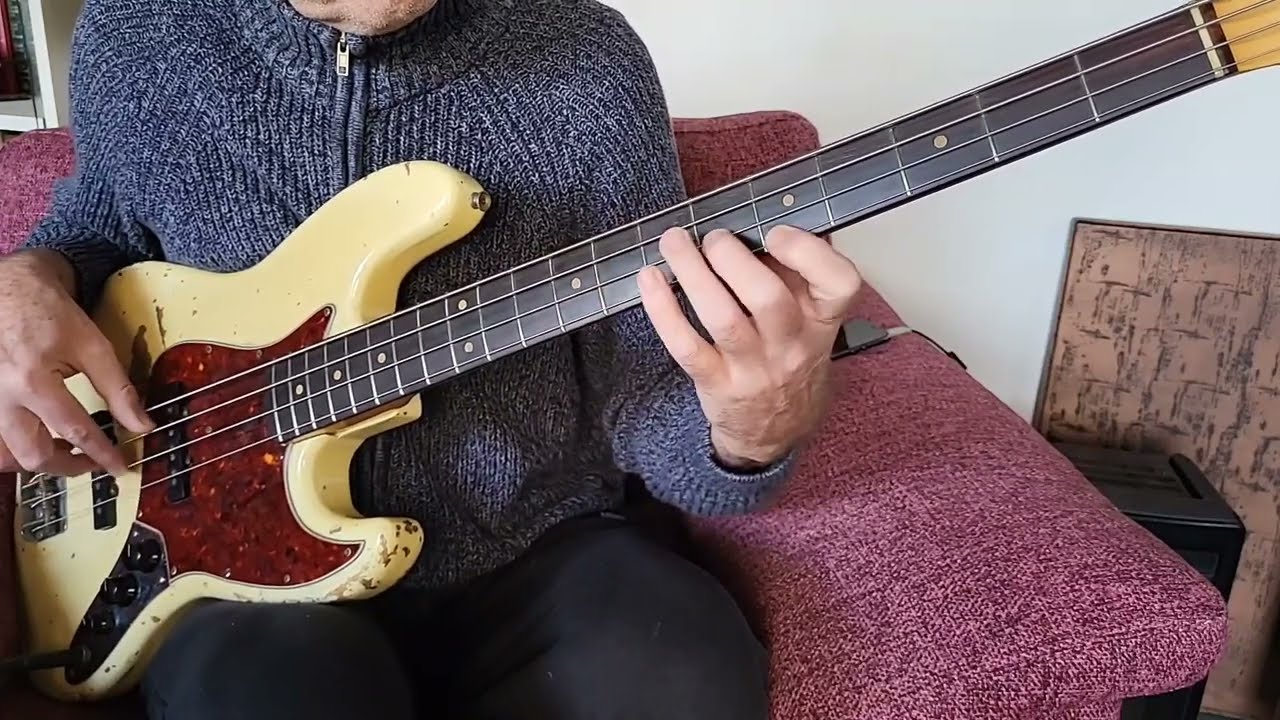 Electric bass: BLUE BOSSA - Improv/Groove