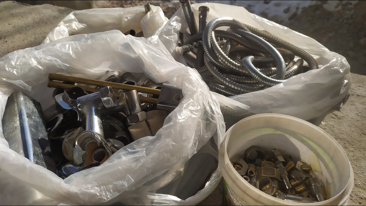 МЕШОК СМЕСИТЕЛЕЙ В МЕТАЛЛОЛОМ! ДОБЫВАЮ ЛАТУНЬ И ЦИНК!