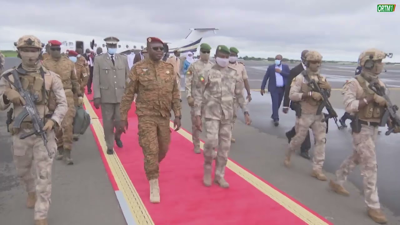 FAMa : Arrivée du président Paul Henri DAMIBA à l'aéroport international Modibo KEÏTA bamako sénou
