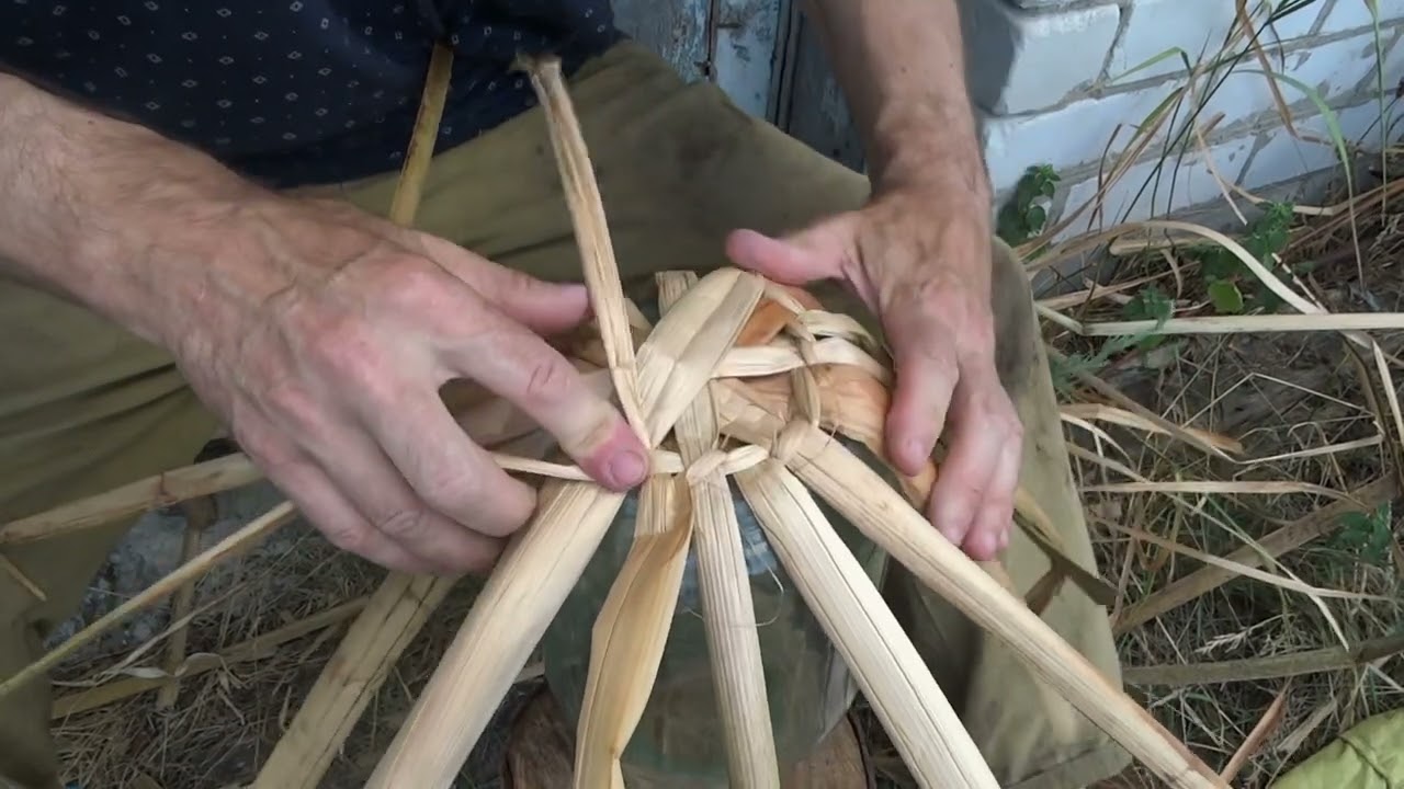 Корзина из рогоза.