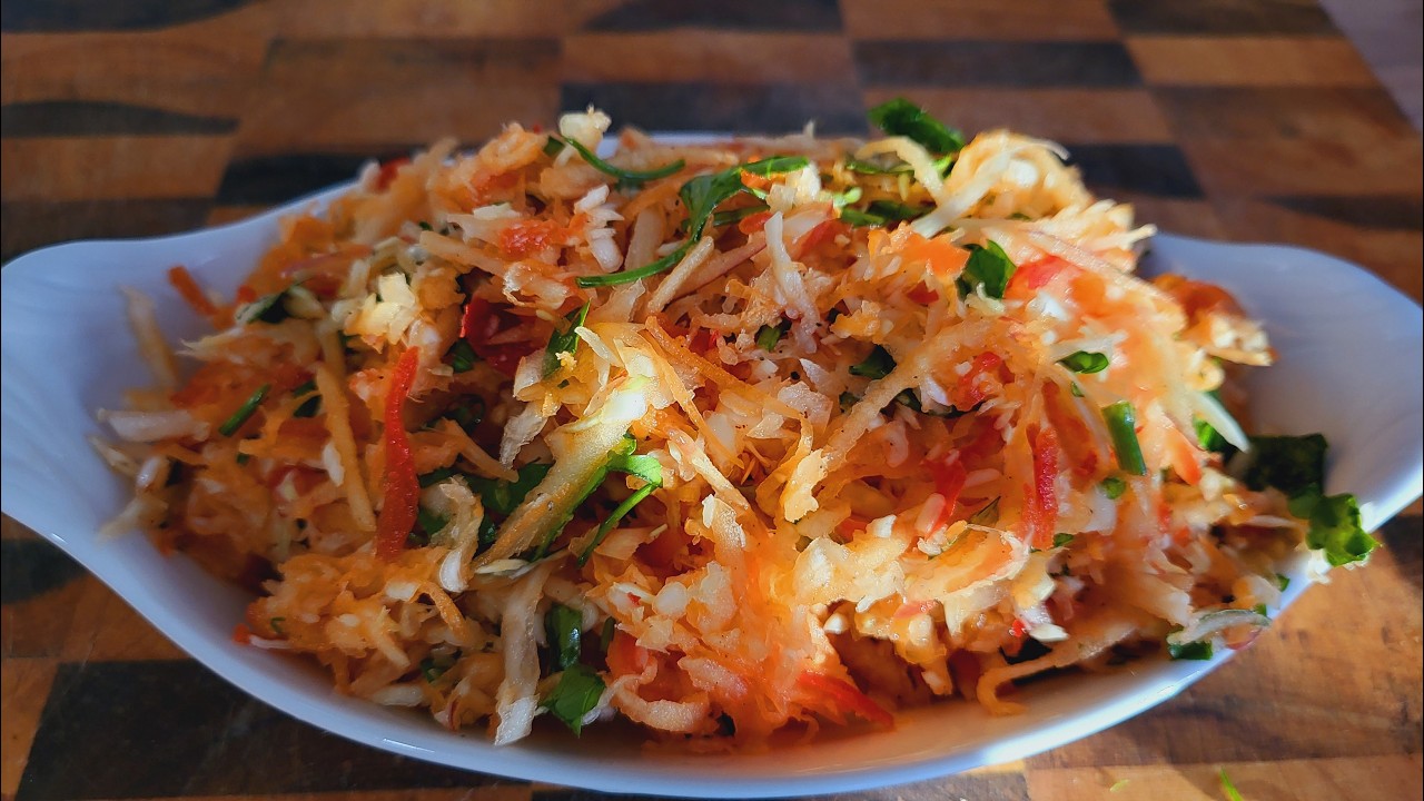 Вкусный гарнир из белой капусты с восхитительными добавками.