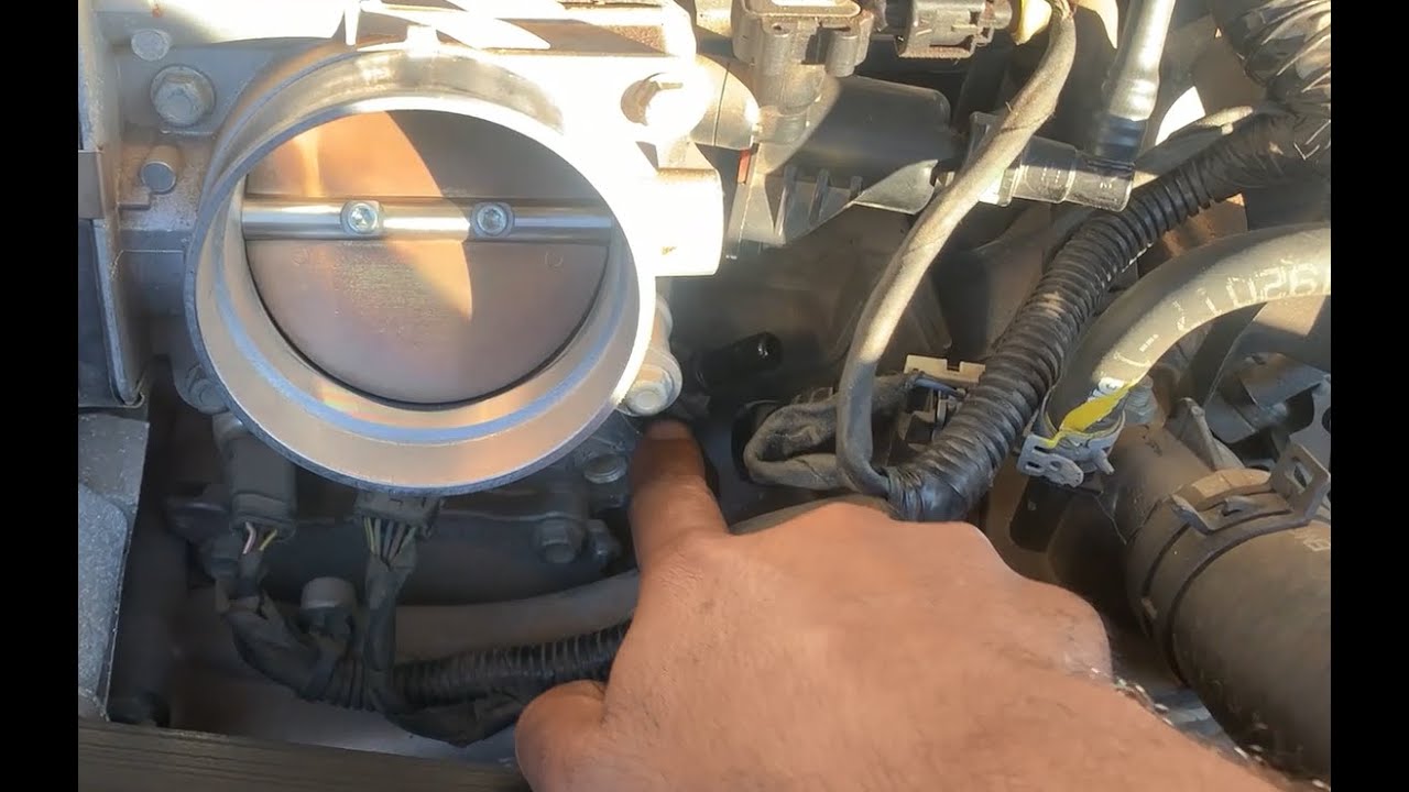 Замена клапана PCV двигателя GM 5.3L (грузовики 2014+, внедорожники 2015+)