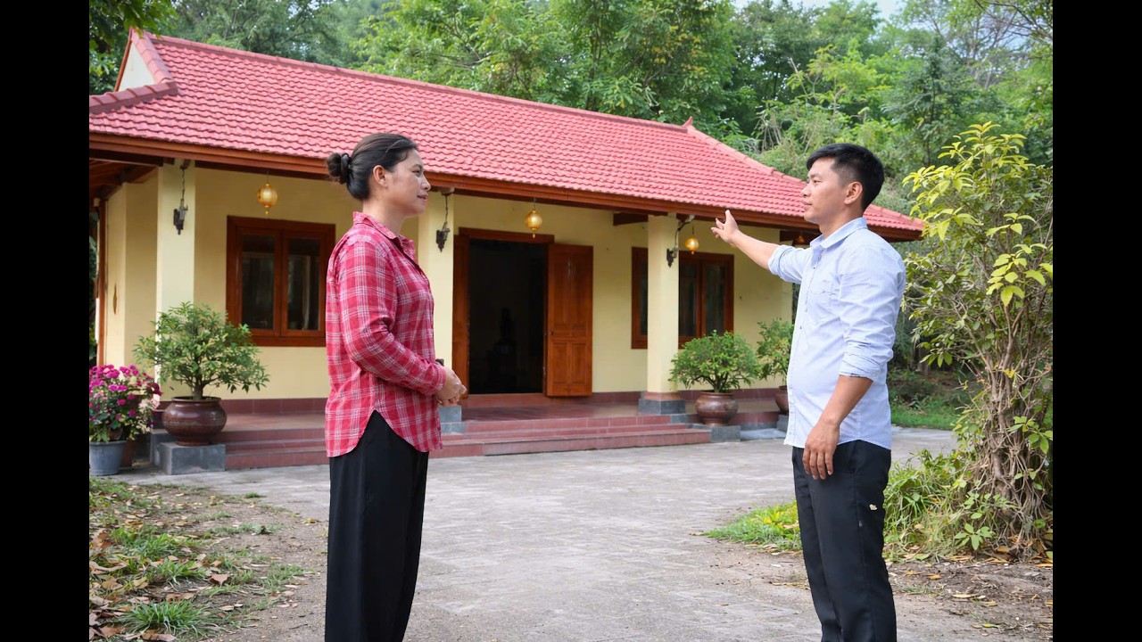 A single mother saved the CEO, and he repaid her by giving her his entire house.