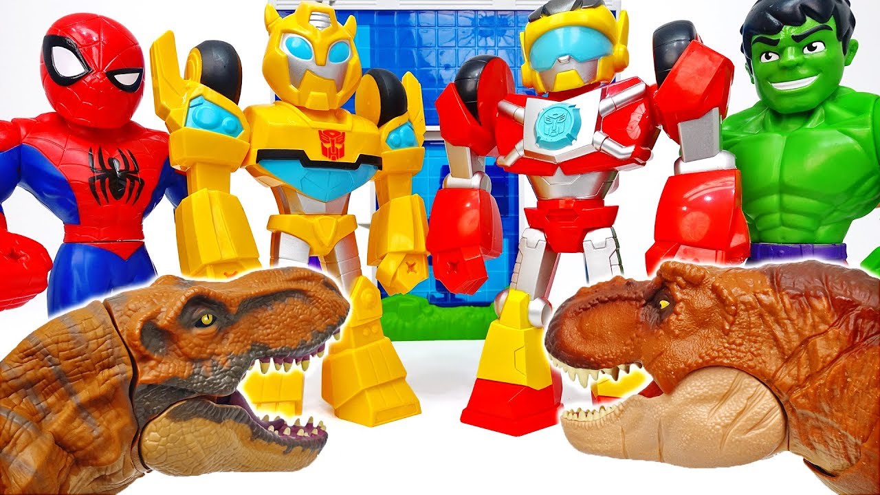 The Avengers And Transformers Are Playing With A Ball~! #ToyMartTV