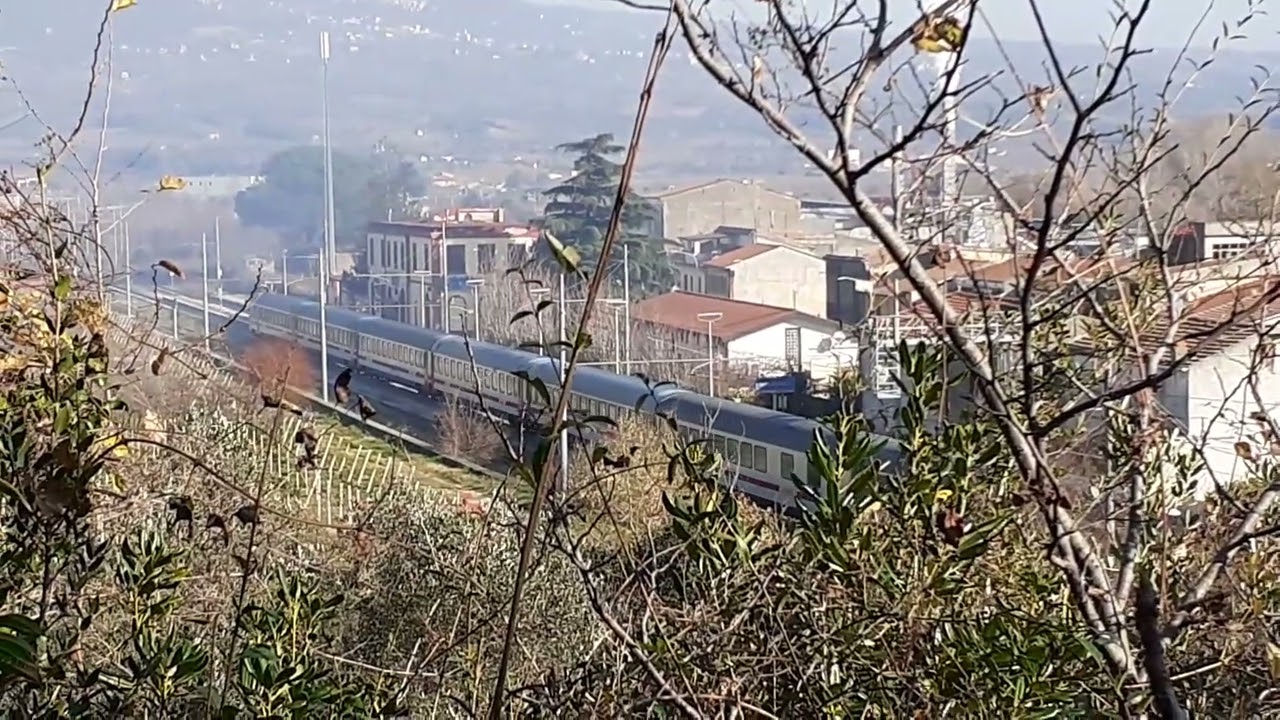 IC SUN 703 in attesa a Solopaca (BN)