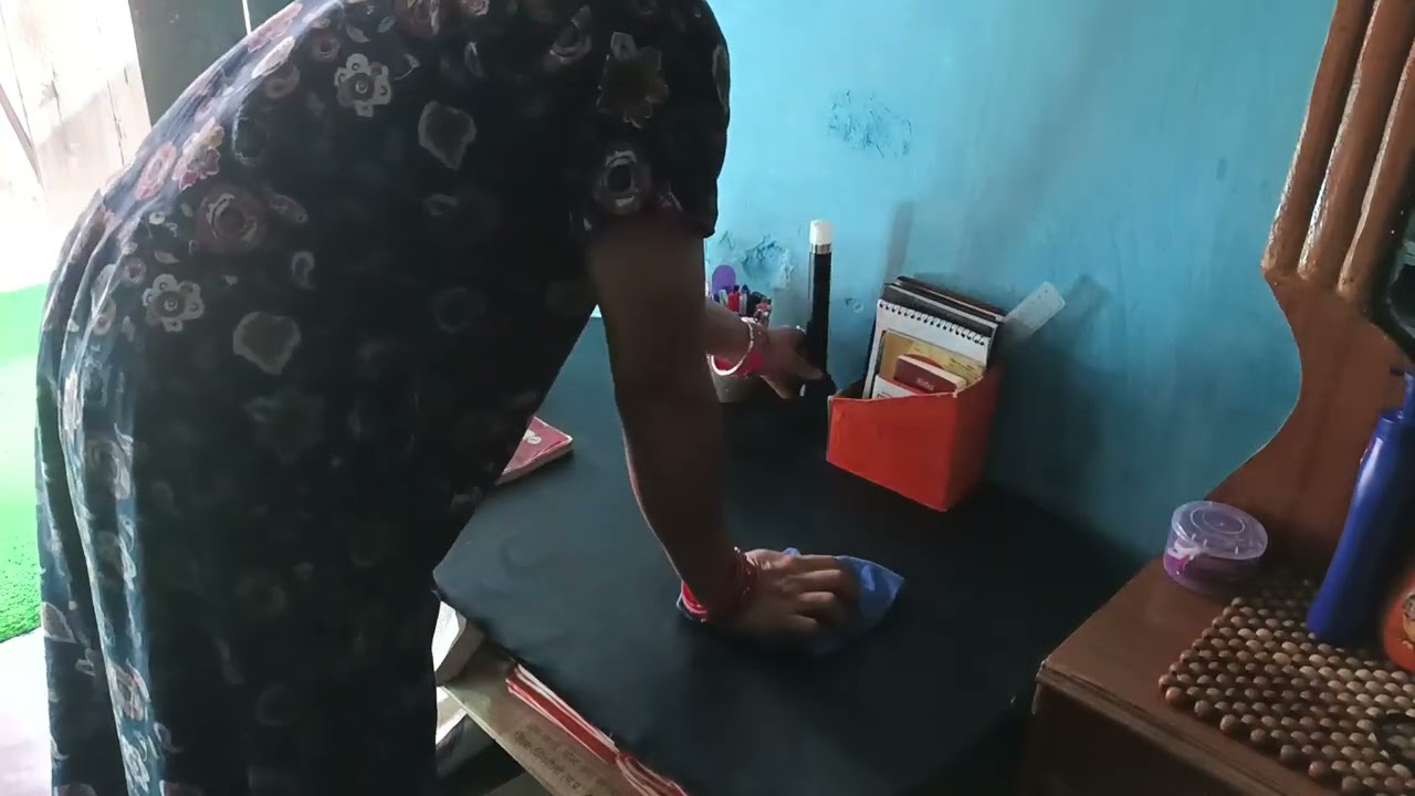 हेलो दोस्तों राधे-राधे 🙏 it's kg moms vlog. आज का वीडियो कुछ खास नहीं। 😆