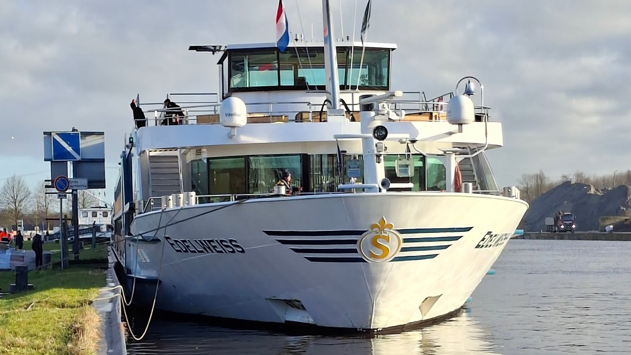 De vloot gaat er weer vandoor .. 