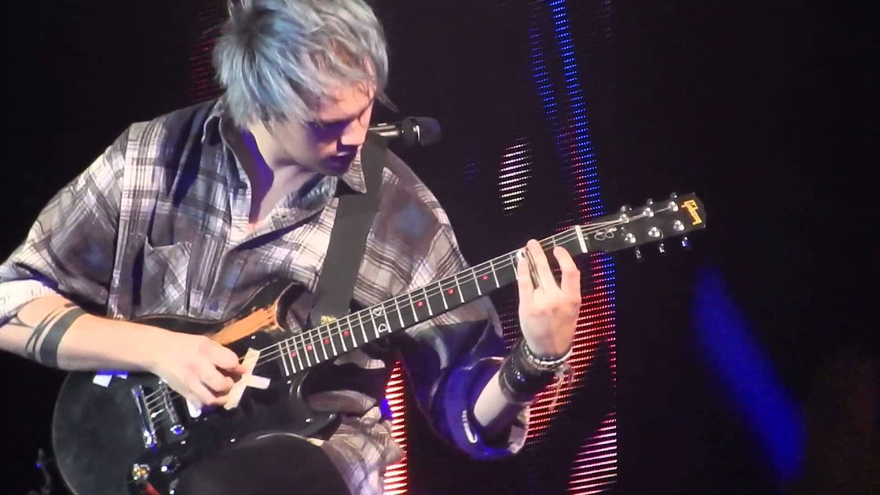 Wrapped Around Your Finger - 5SOS Berlin O2 Arena Germany 16.05.2015 HQ