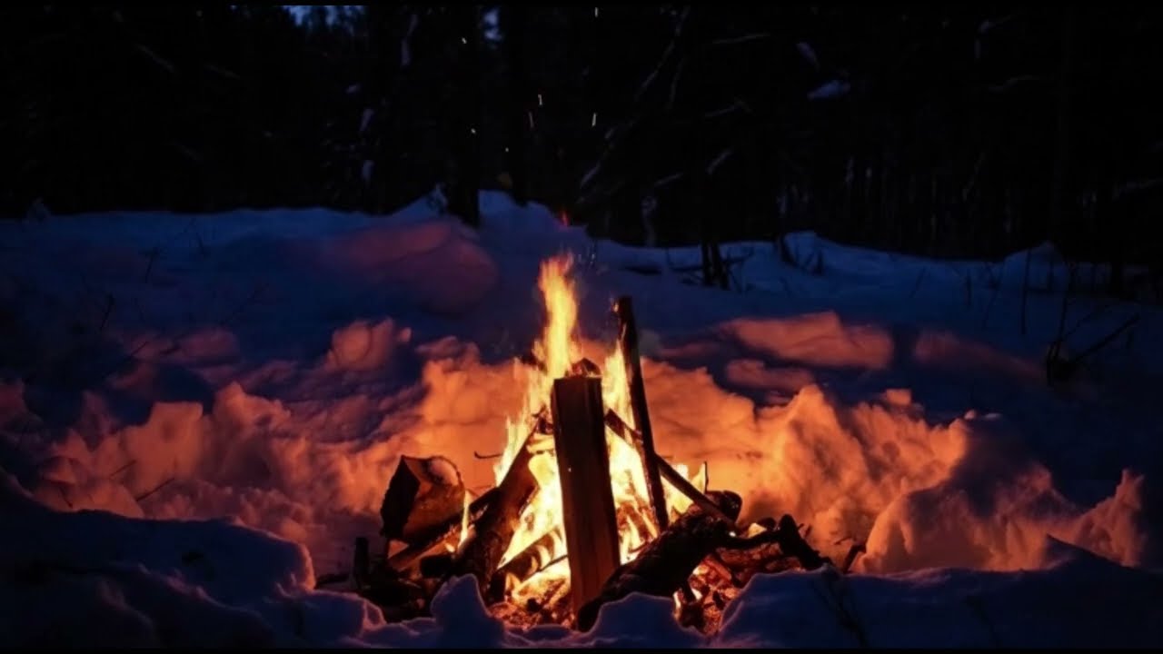 ❄️4K Campfire Crackling Fire & Cricket Sounds Relaxing Nighttime Camping Ambiance with Snow