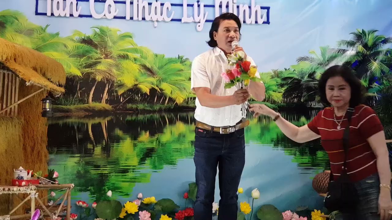 Giũ Áo Bụi Đời Ns Vũ Quốc Việt tại tiệc giỗ Long Sơn