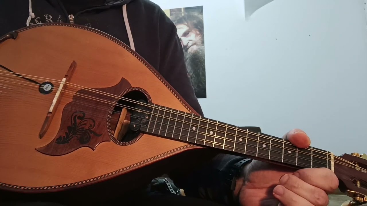 Ανυφαντου (πάντα καθίζω σα σε δω) με νότες !! (σολφέζ) Μαντολινο κατασκευή Νίκου Αγριμακη !!!!!!!!!