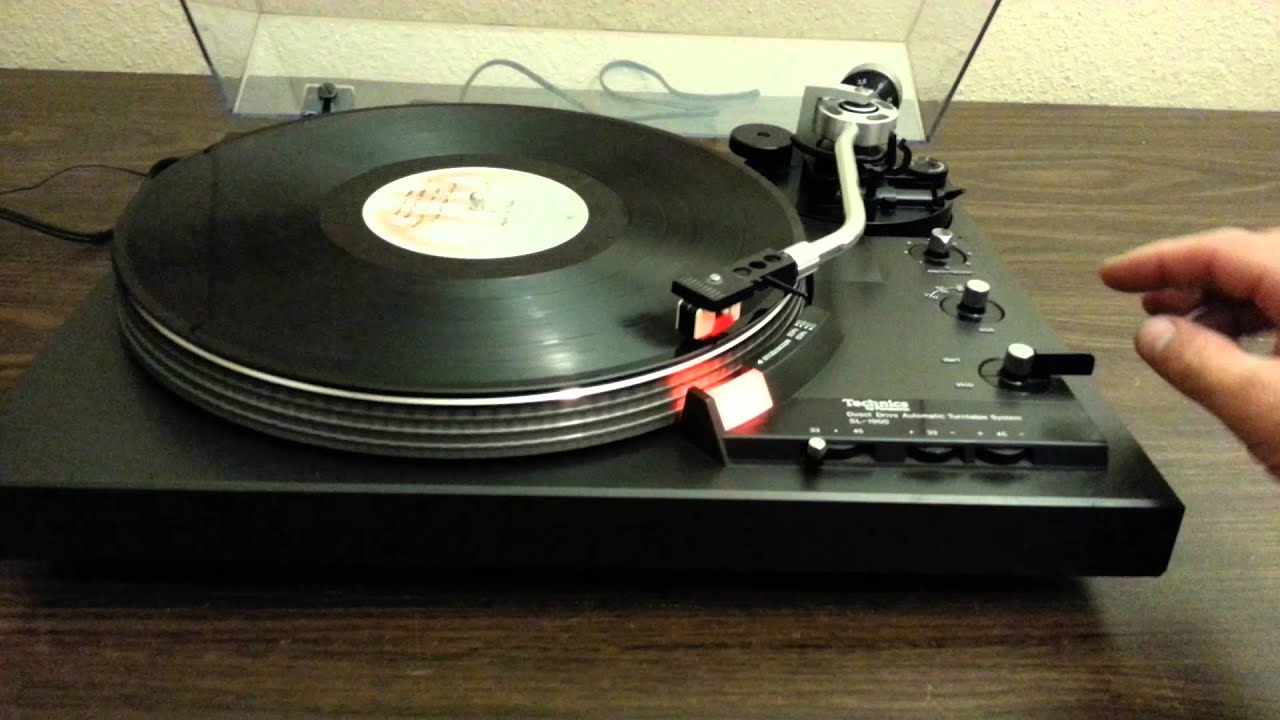 TECHNICS SL-1900 DIRECT DRIVE TURNTABLE
