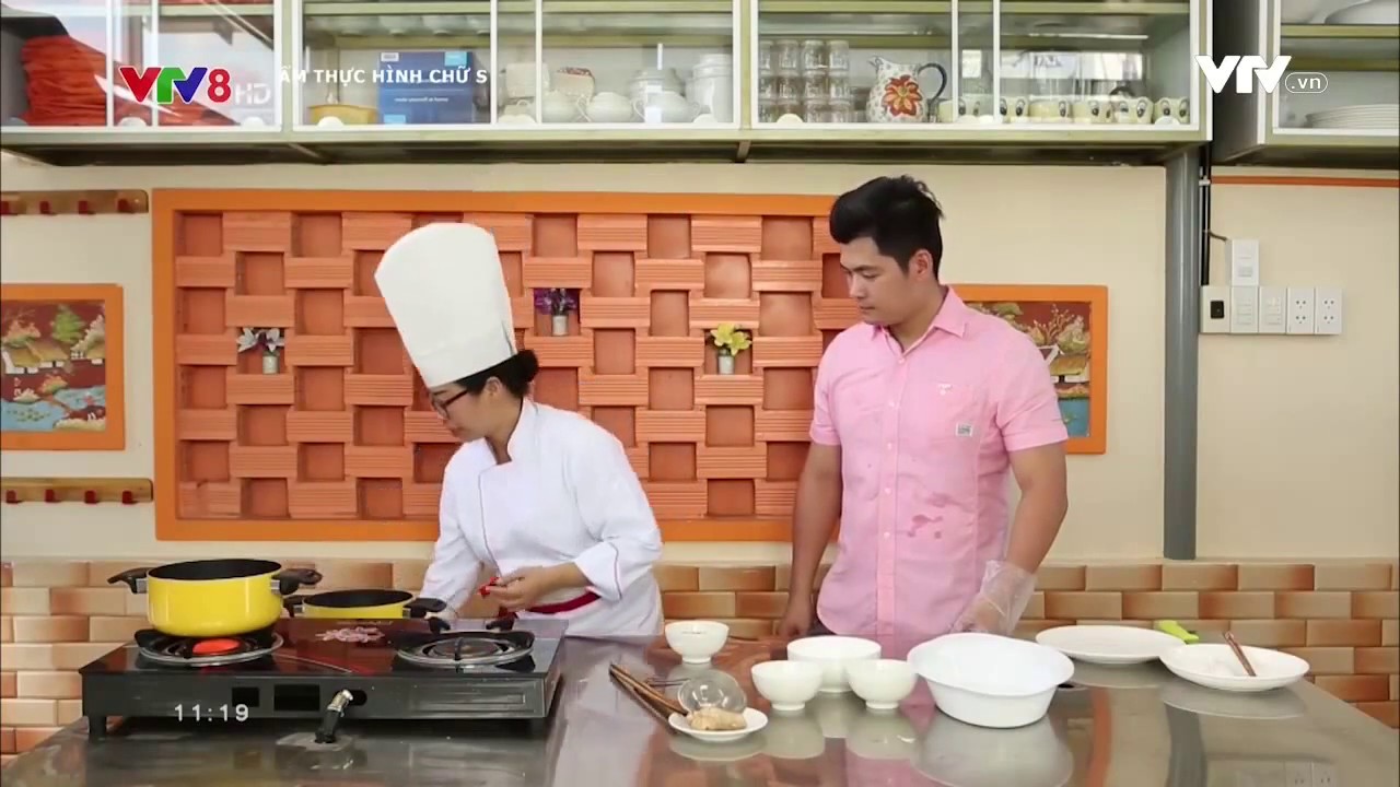 Chè bột lọc bọc thịt heo quay - Đặc sản xứ Huế