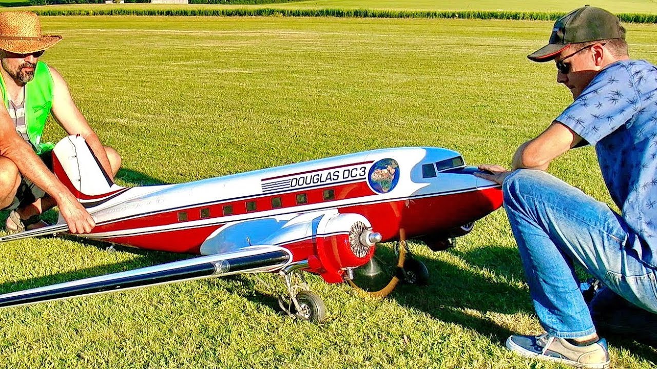 AMAZING DOUGLAS DC-3 RC SCALE MODEL AIRPLANE FLIGHT DEMONSTRATION