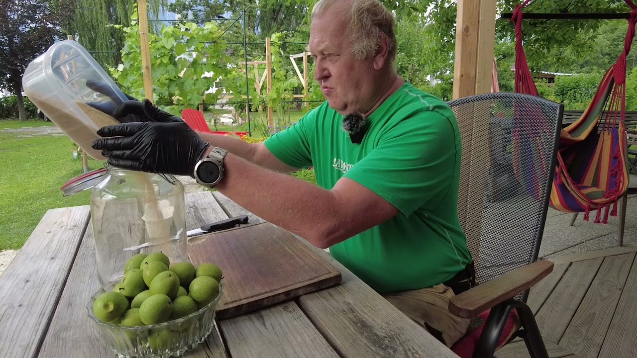 Garten im Juli 2021 und Nußschnaps selber machen