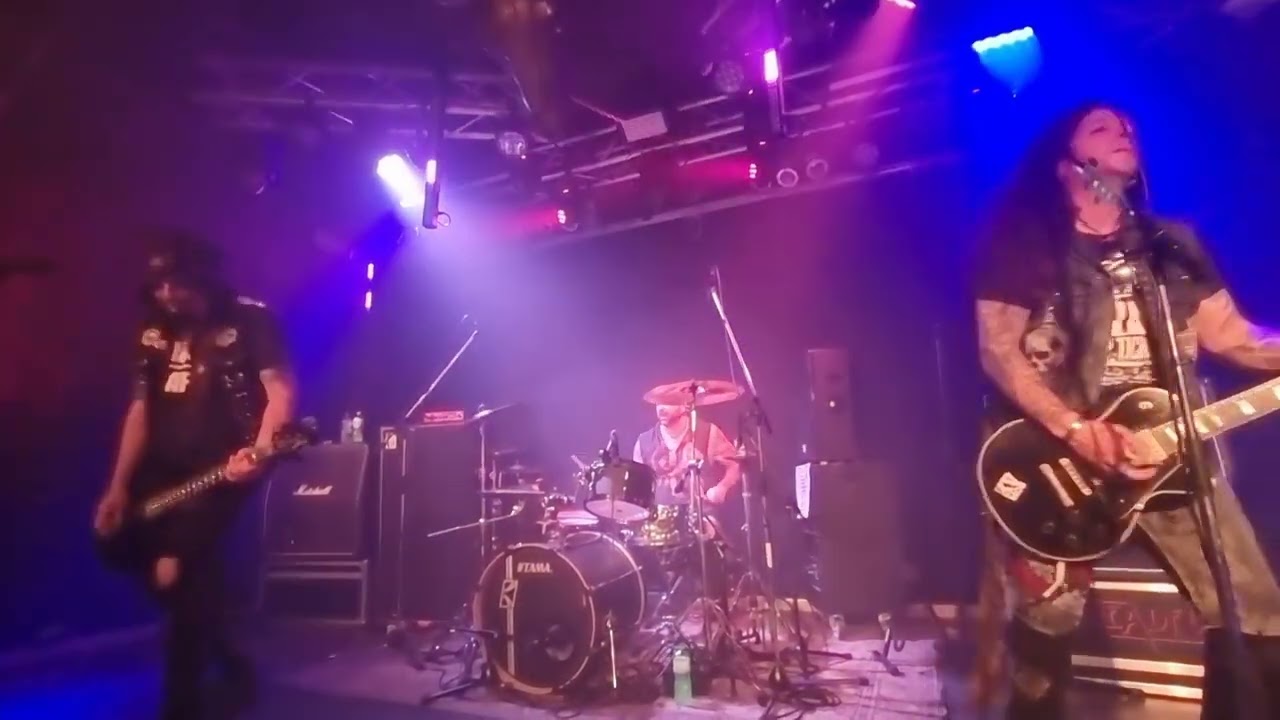 Kickin Valentina @ @met-barlenzburg3000 🎶 Turn Me Loose 🎶 may 3rd 2024