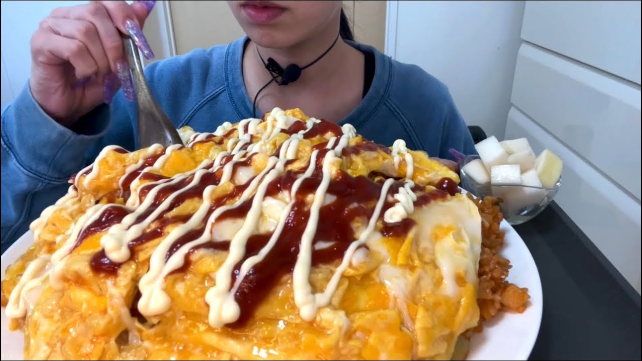 【ASMR、咀嚼音】Omelet with Rice and Pickled Radish！オムライスと手作りチキンム！