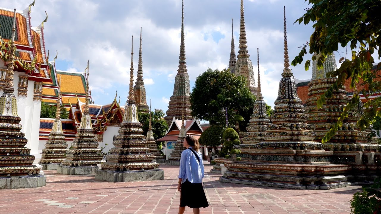THE RECLINING BUDDHA | One of the largest Buddha statues in Thailand
