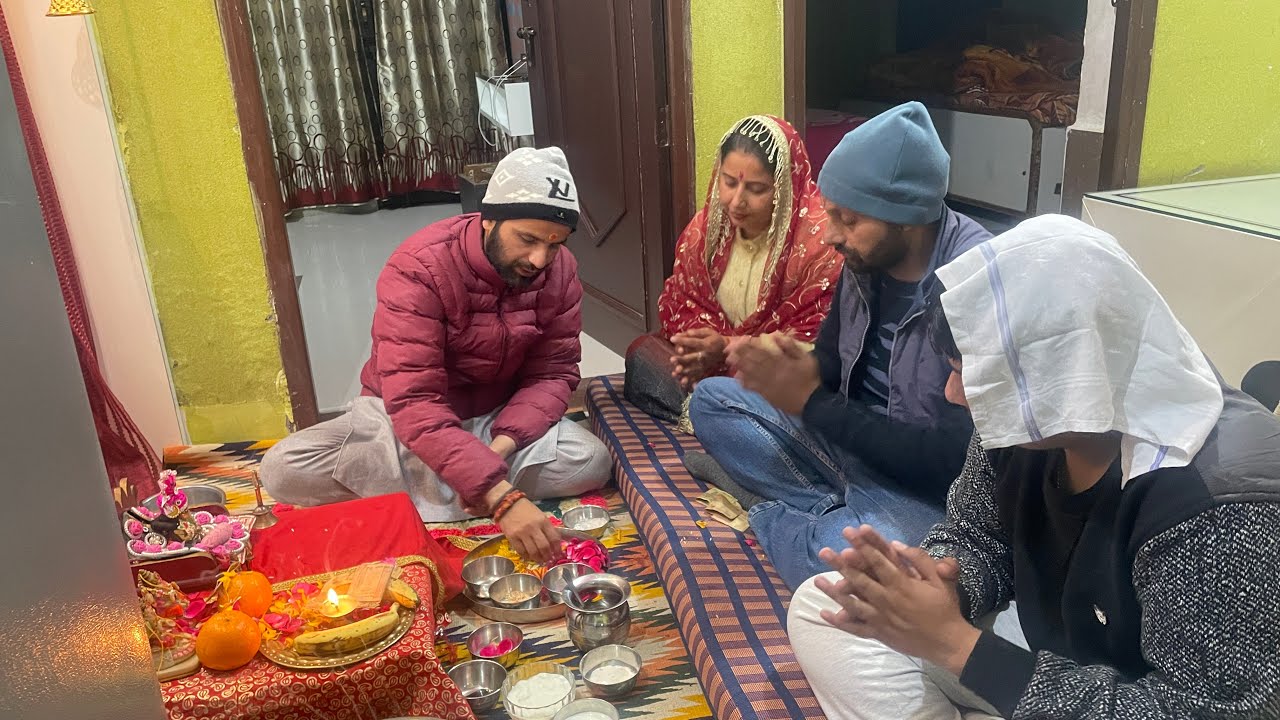 aaj hamre ghar mei karwei humne satyanarayan bhagwan ji ki katha 🙏🏻🙏🏻