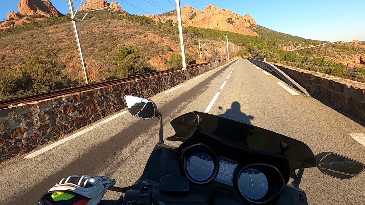 TMAX 560 essai du pack over range Malossi corniche d'or Part 1/2