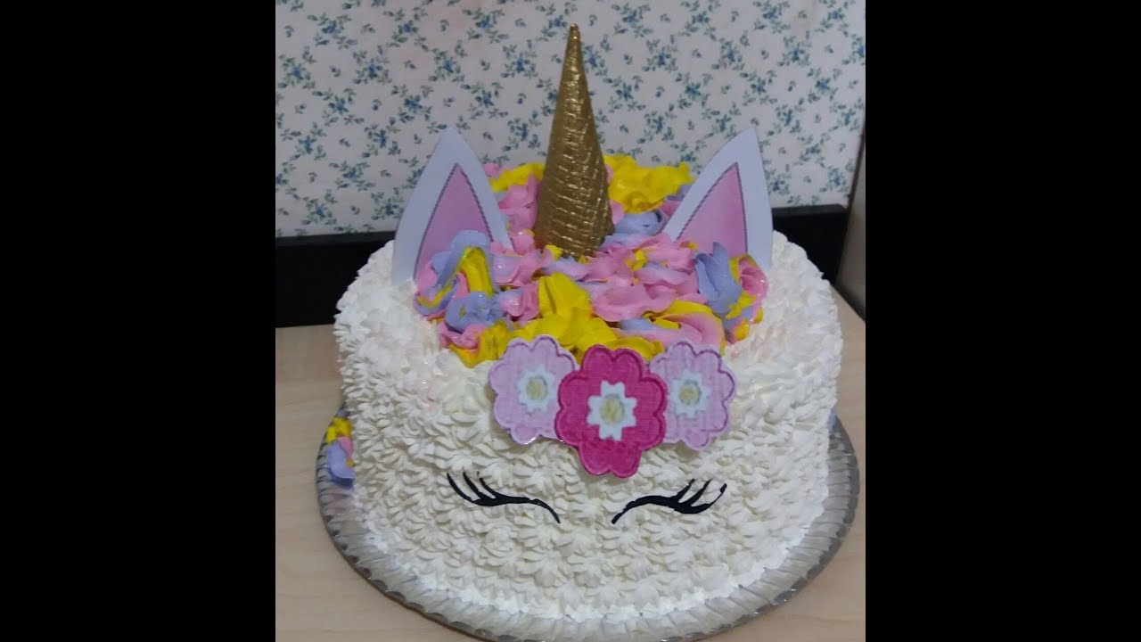 bolo de unicórnio decorado com chantilly
