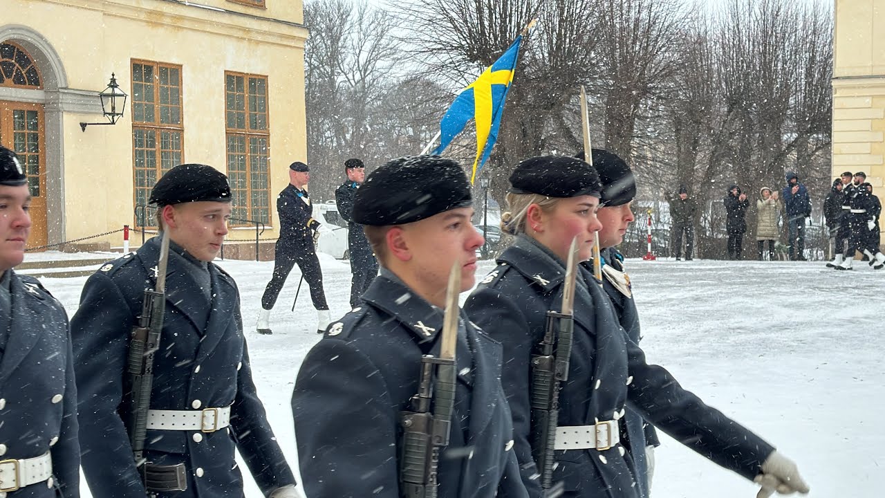 2024-01-03 Drottningholms Slott vaktavlösning  Livgardet-amf 1. Berga