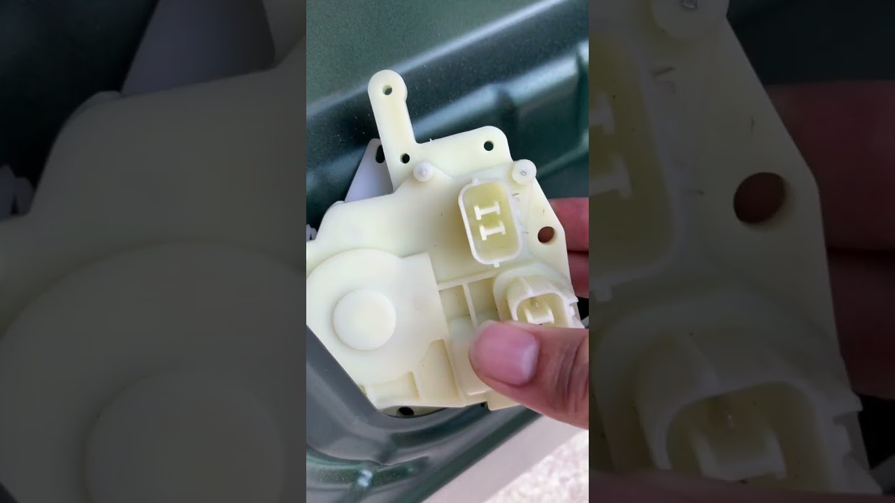 Replacing 2002 Honda CRV tailgate lock actuator #honda #CRV