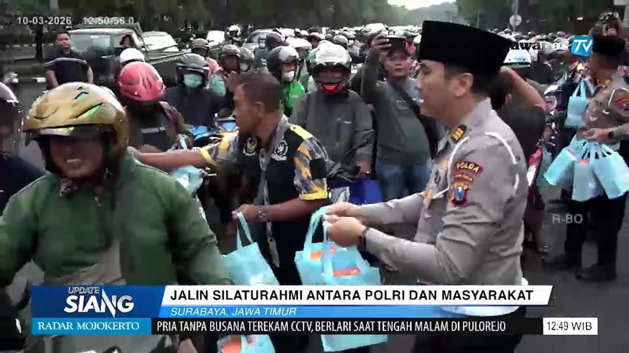 Polda Jatim Bagikan Paket Sembako dan Takjil Bagi Masyarakat