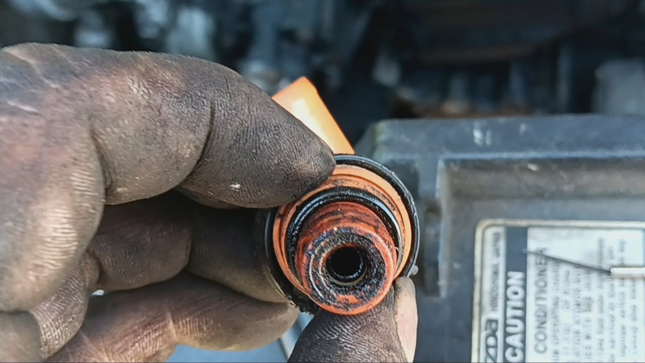 Cambiando la balvula PCV de mazda  3 2004