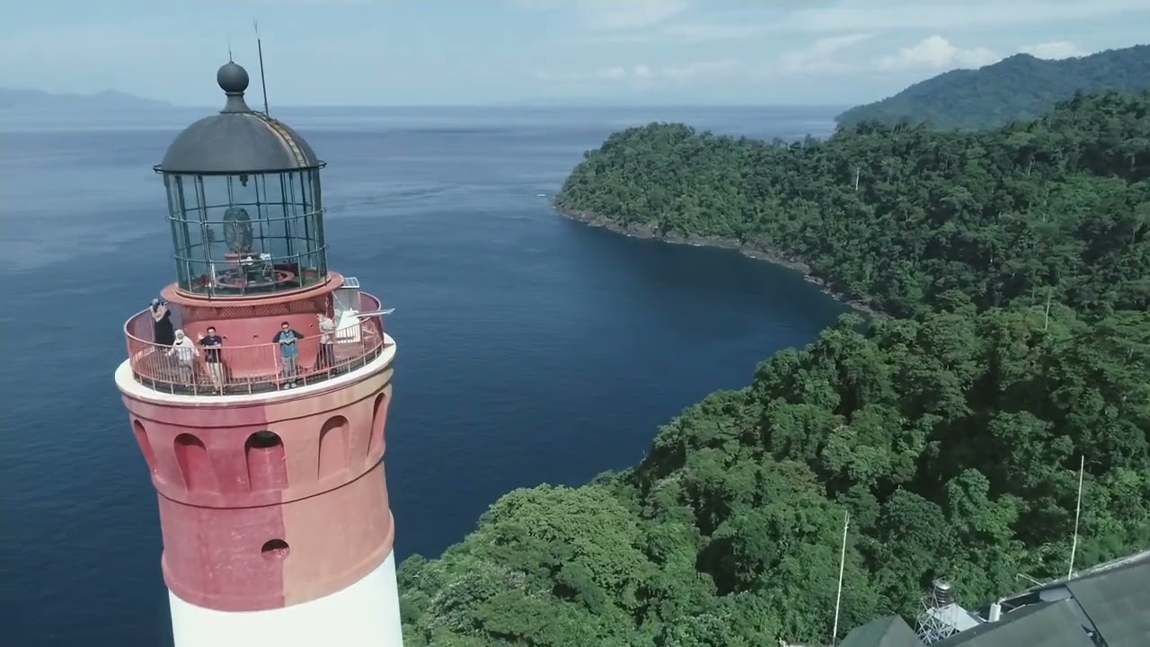 Mercusuar&nbsp;Willem's Toren&nbsp;III&nbsp;di pulau Breueh, Pulo Aceh.