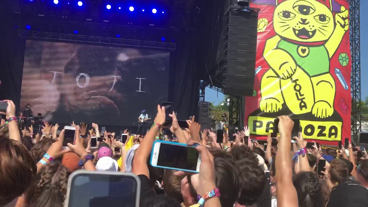 Joji - YEAH RIGHT (LIVE) Lollapalooza 2019