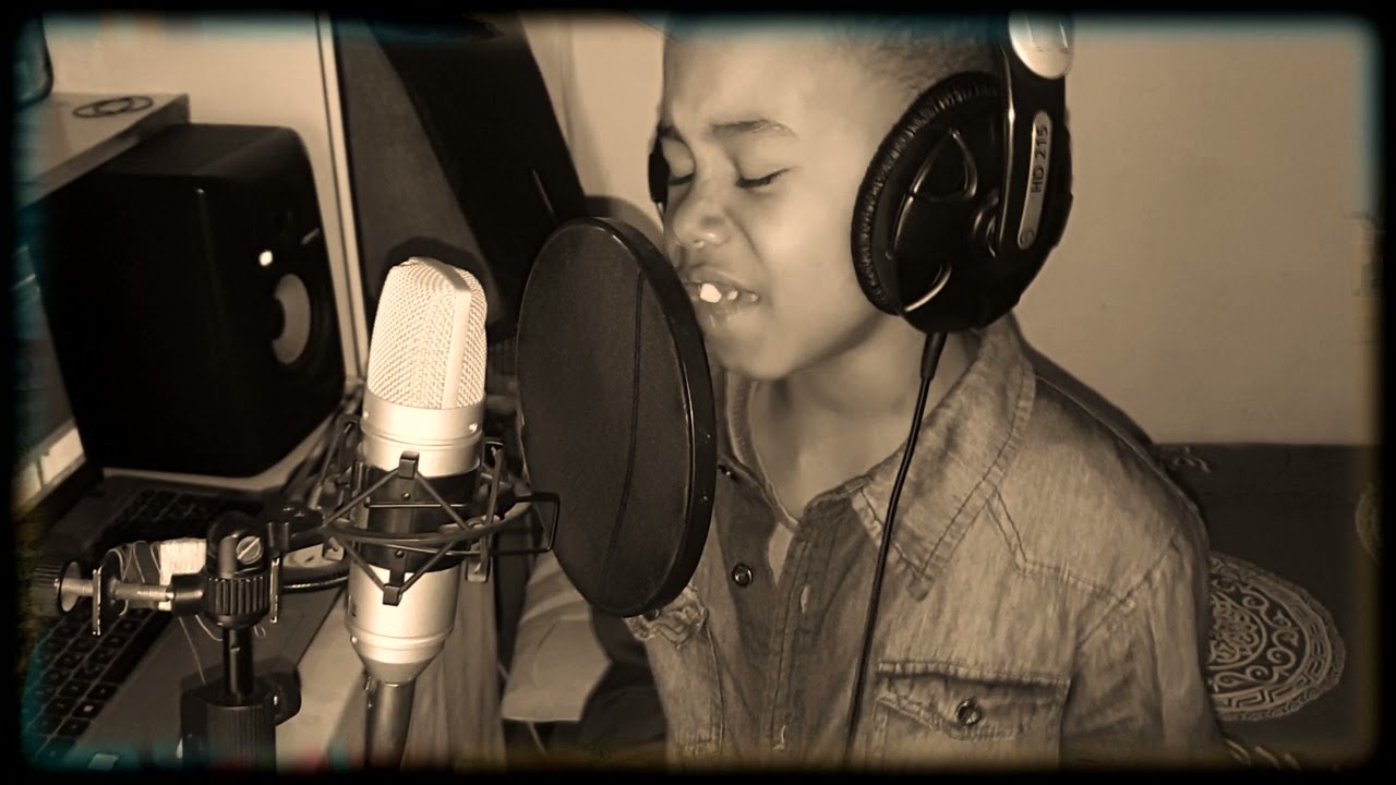 Sorri ..Petunia  Stars -(Mankolin Studios ) .