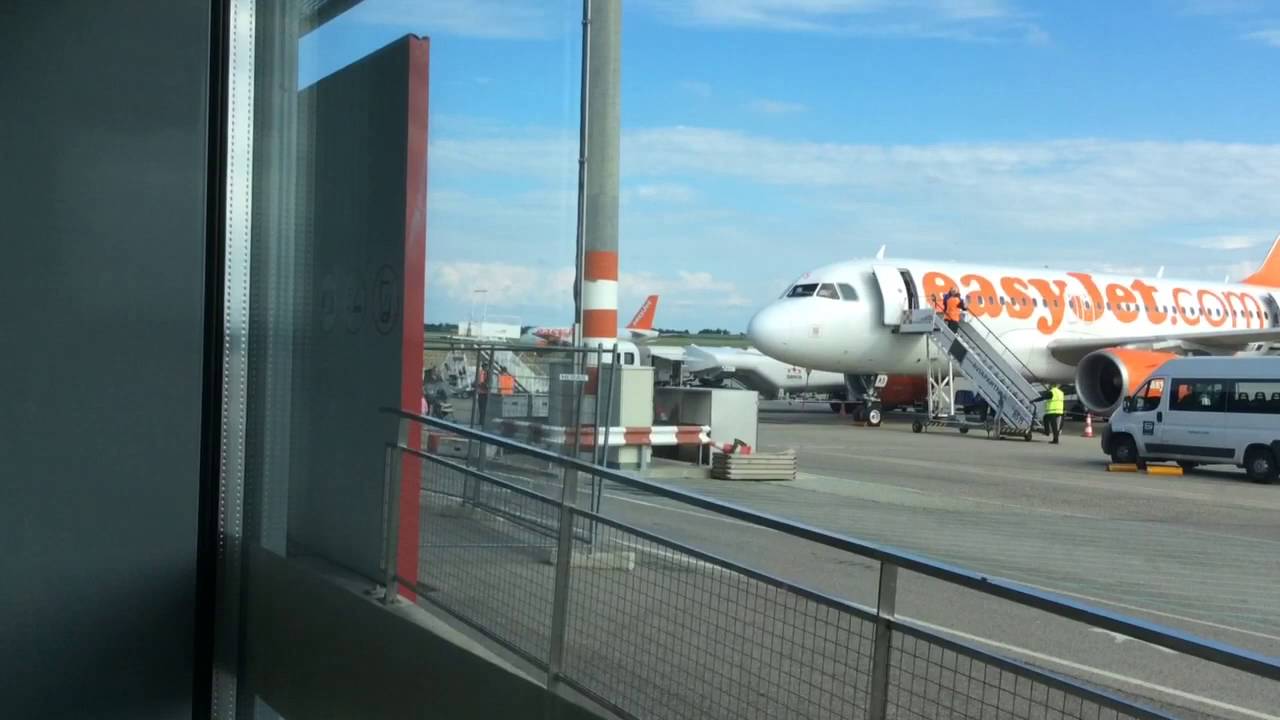 G-EZTV easyJet