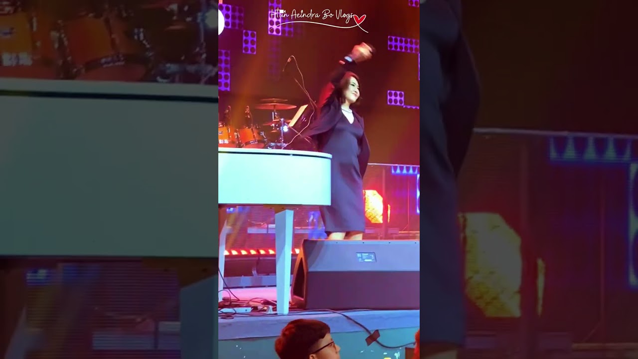 ဆိုင်သူမသိတဲ့အချစ် (Live at Saw Khu Se's Show)