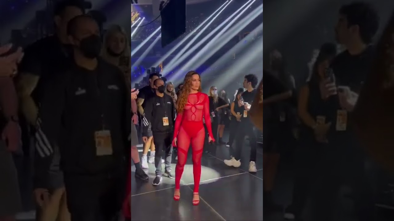 Anitta minutos antes de se apresentar no VMA