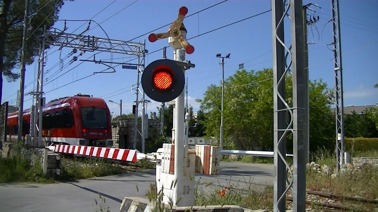 Spoorwegovergang Castellana Grotte (I) // Railroad crossing // Passaggio a livello