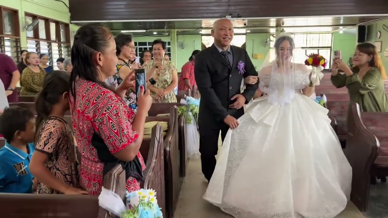Pergi Ke Pemberkatan Perkahwinan Anak Buah Di Gereja.