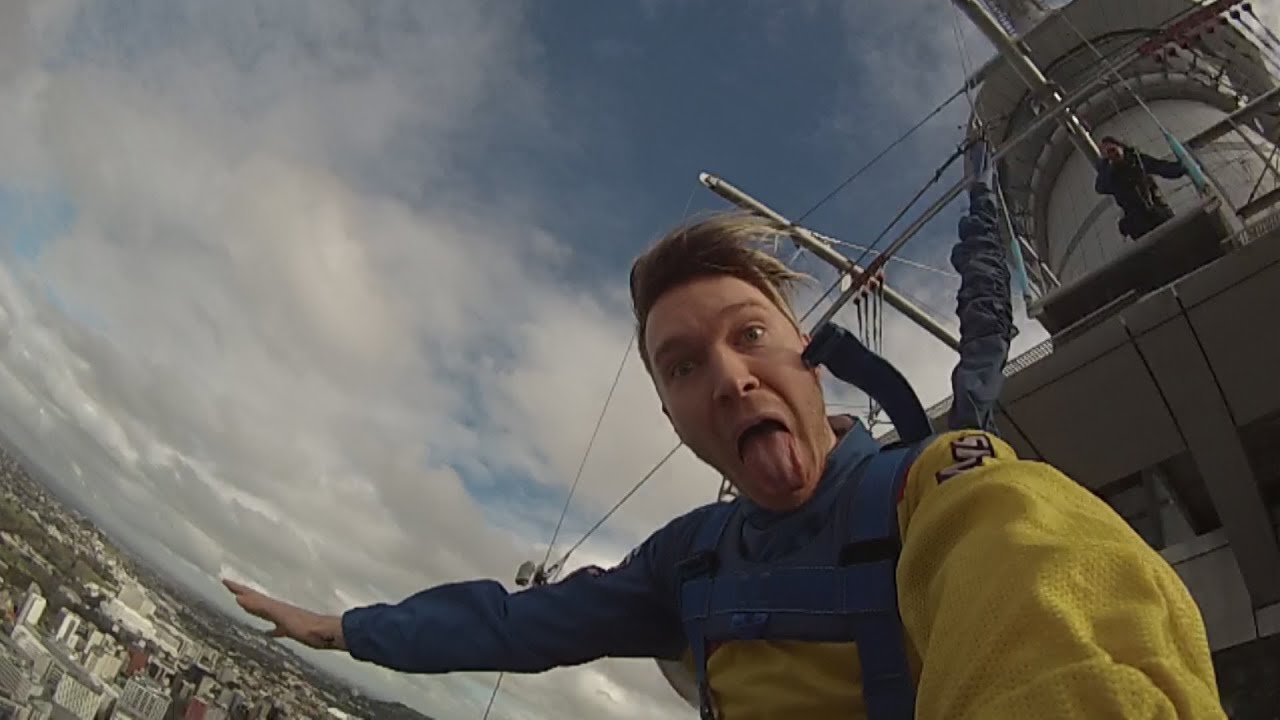 AUCKLAND SKYJUMP FUNNY VIDEO NEW ZEALAND BUNGEE